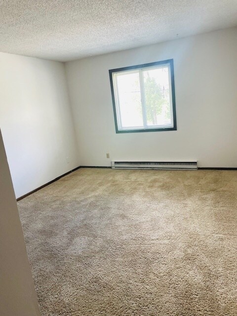 1 dormitorio con estudio y chimenea - Mardelle Apartments