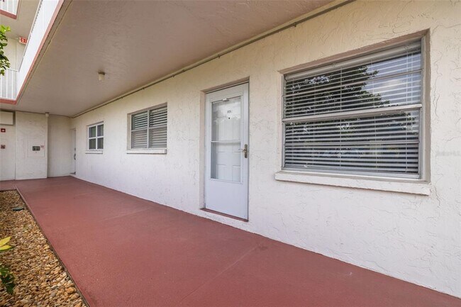 Foto del edificio - 5060 76th Ave N