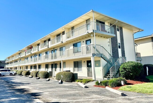 Foto del edificio - Nice 1 bedroom condo for rent in Miramar Beach w/ a community pool!