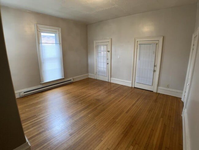 Building Photo - 308 N Madriver St