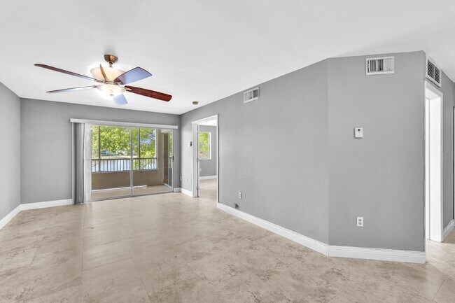 Foto del edificio - 2820 N Oakland Forest Dr