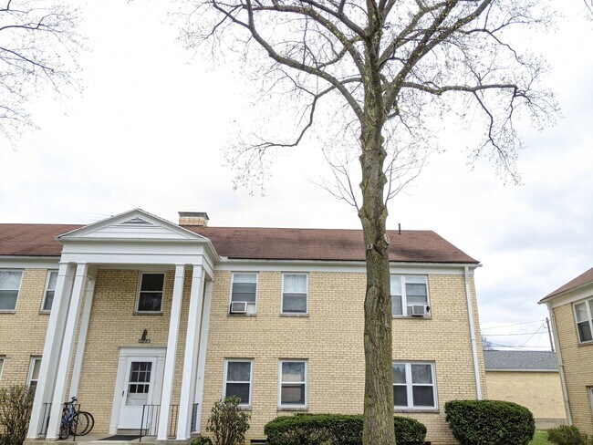 Building Photo - 1224 North Plum Street