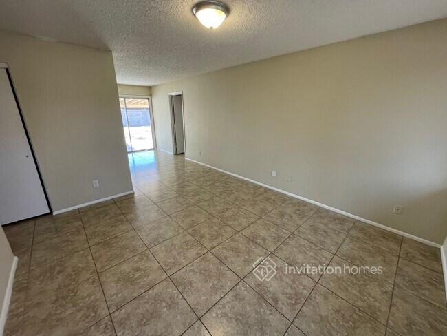 Building Photo - 10907 W Heatherbrae Dr