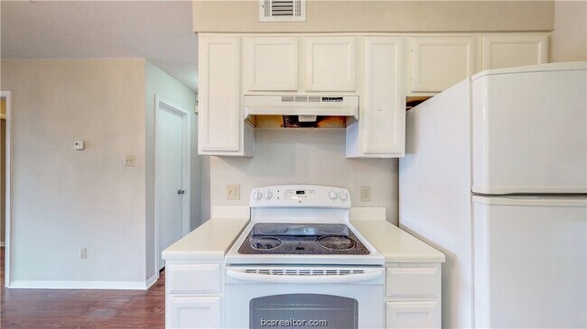 Foto del edificio - 1913 Woodsman Dr