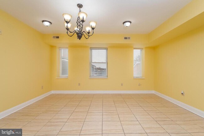 Foto del edificio - 422 W Franklin St