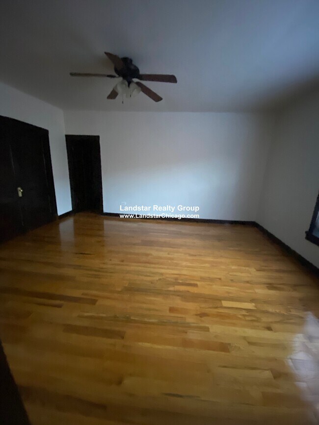 Foto del edificio - 4019 W Irving Park Rd
