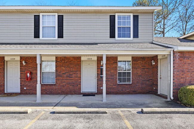 Foto del edificio - 1222 N Iron Horse Dr