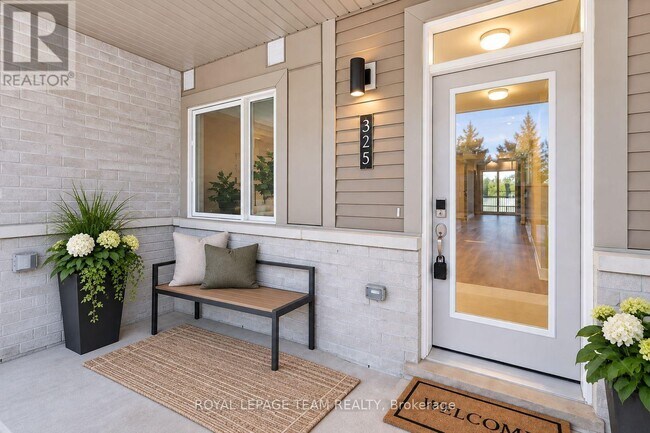 Building Photo - 325 Olivenite Private