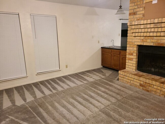 Foto del edificio - 620 Fern Meadow Dr