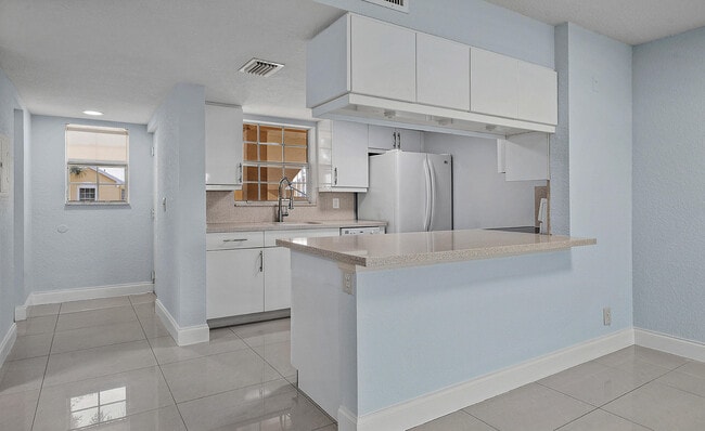 Building Photo - 6300 La Costa Dr