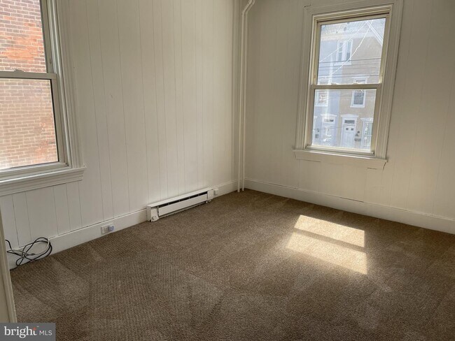 Building Photo - 361 Beech St
