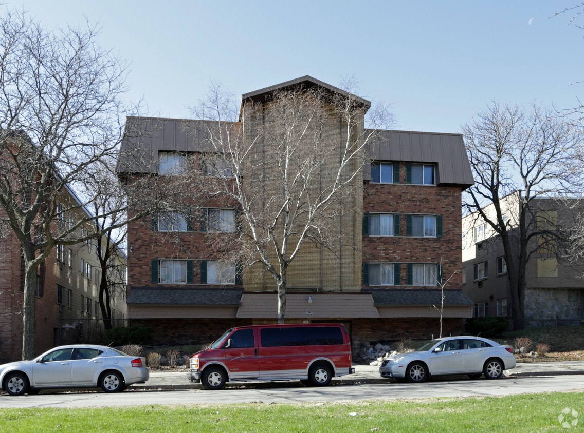 Building Photo - 2743 W Highland Blvd