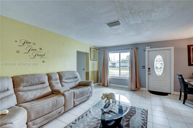 Foto del edificio - 2330 NW 81st Ave