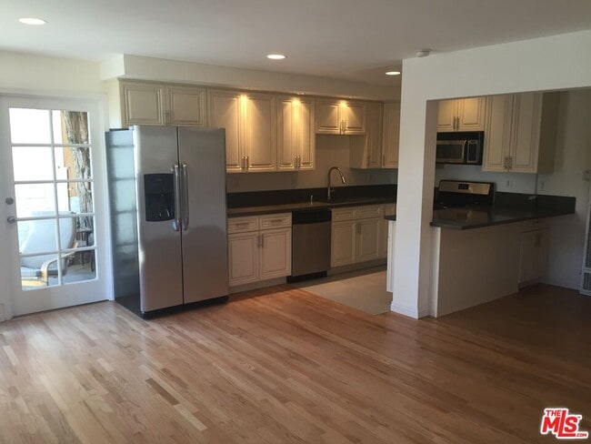 Building Photo - 3603 Mentone Ave