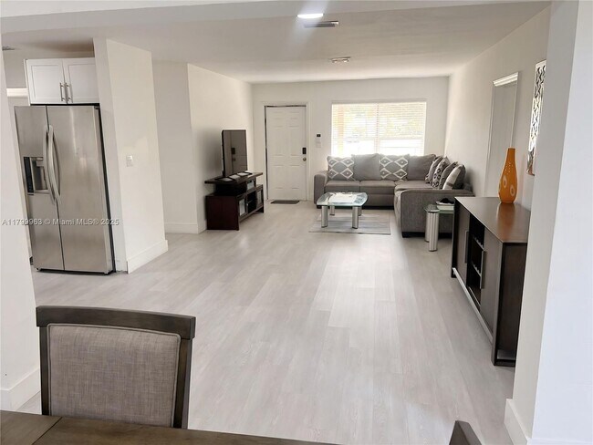 Foto del edificio - 3361 NW 5th Pl
