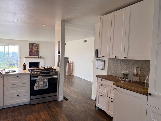 Building Photo - 6985 Ramfos Ln