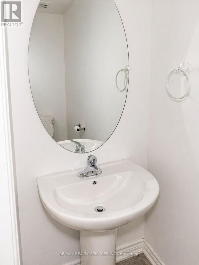 Building Photo - 6118 Kelsey Cres