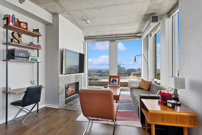 Building Photo - 720 N Larrabee St