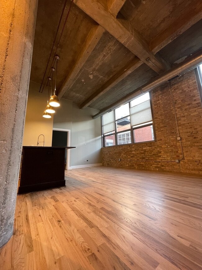 Building Photo - 1735 N Paulina St