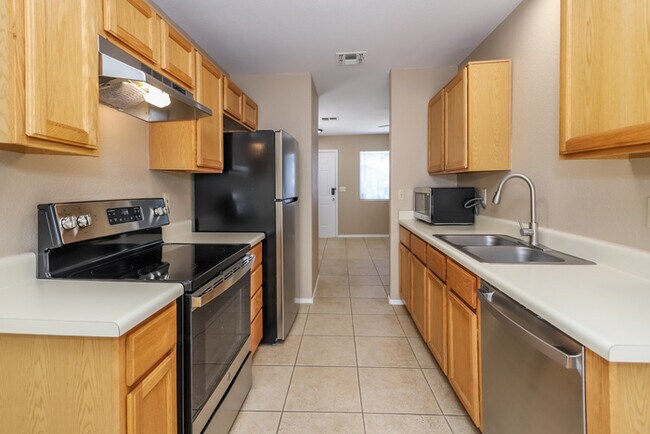 Building Photo - 10041 E Paseo San Rosendo