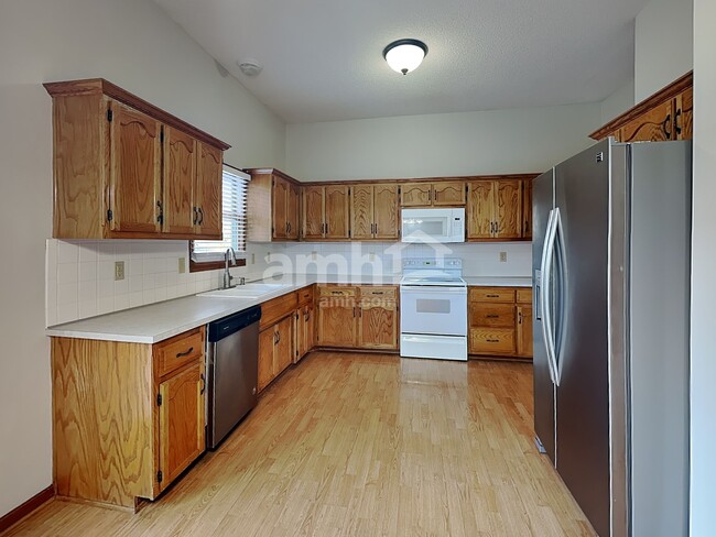 Building Photo - 6103 N Evans Ave