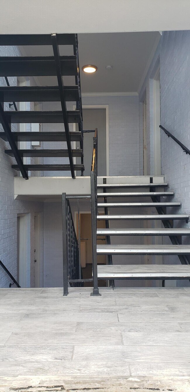 Building Photo - 2761 Queen City Ave