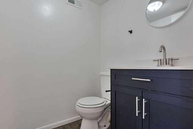 Building Photo - NEW CARPET | Charming 3 B 1.5 BA Duplex Unit in the Heart of Midvale