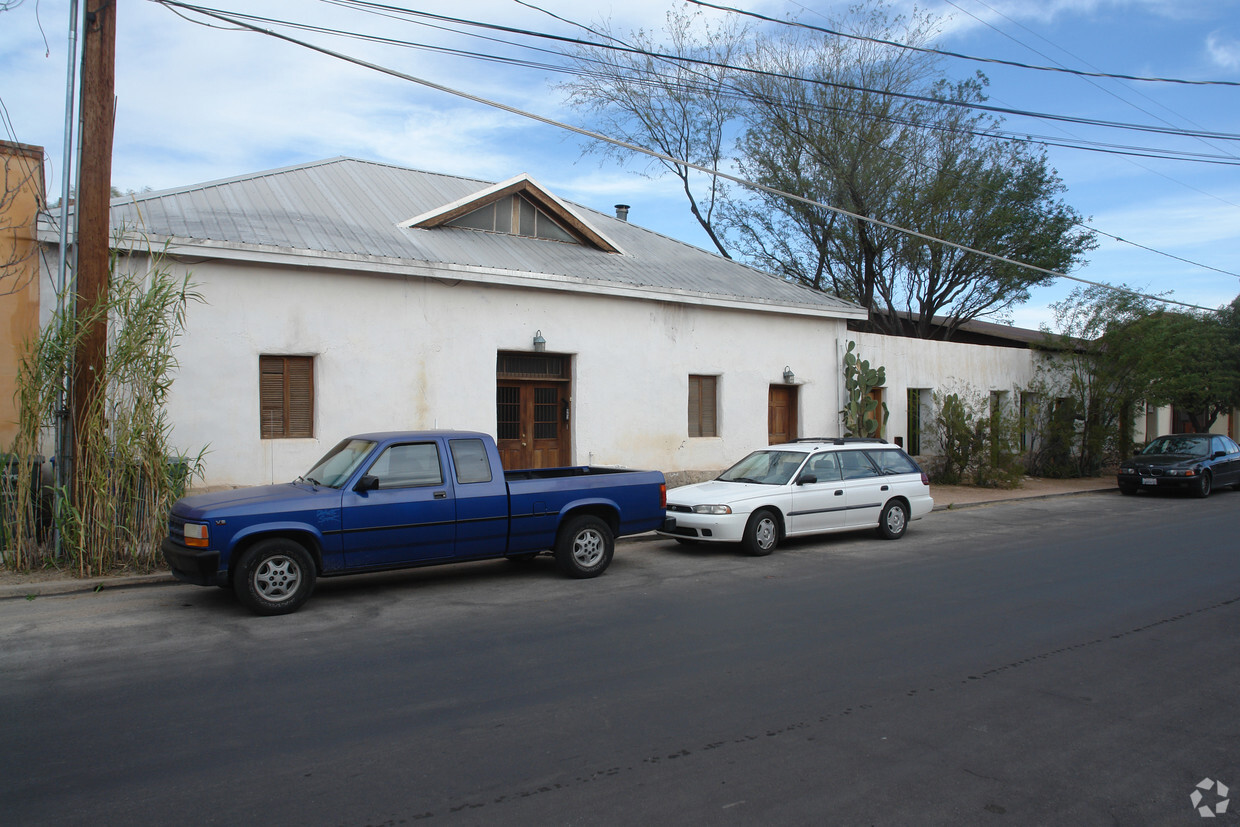 Building Photo - 469 S Convent Ave