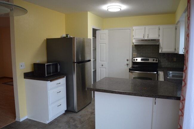 Building Photo - 5270 Summer Ridge Dr