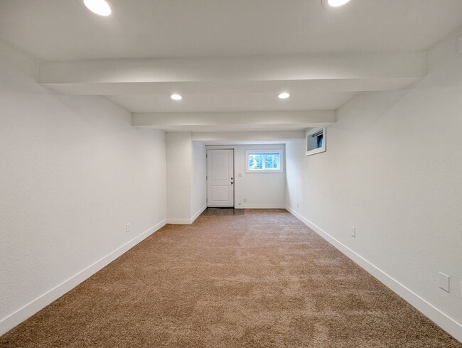 Building Photo - Cozy 1-Bedroom with Bonus Room and Modern Touches in Prime West Seattle Location