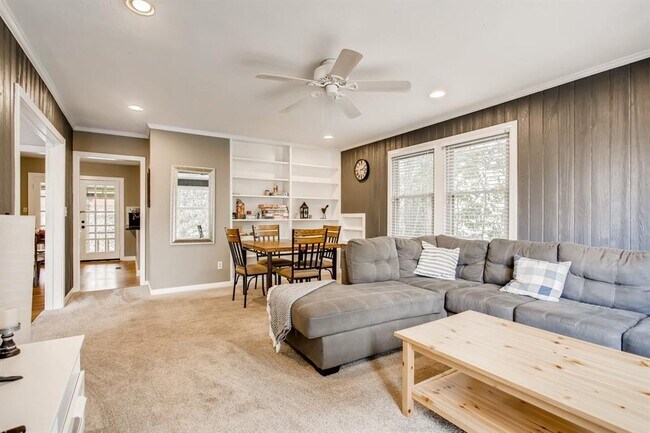 Foto del edificio - 2307 Tower Dr