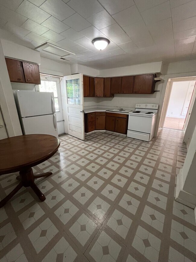 Building Photo - 325-329 Pontiac Street