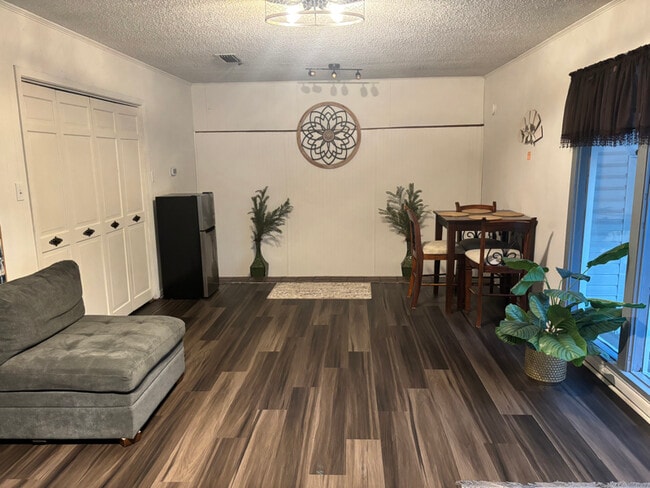 Foto del edificio - 2321 N Calion Rd