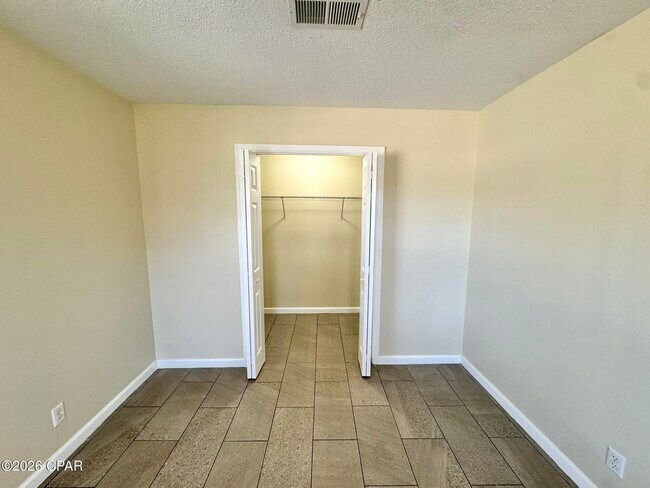 Foto del edificio - 4006 E 11th St