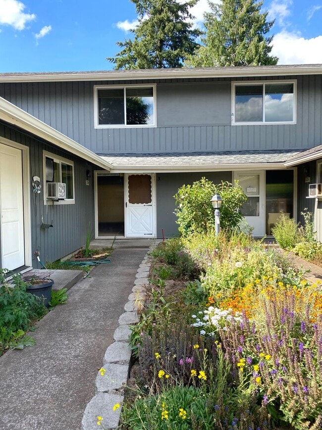 Photo - Large 2 bed, 1 bath Townhouse with Parking