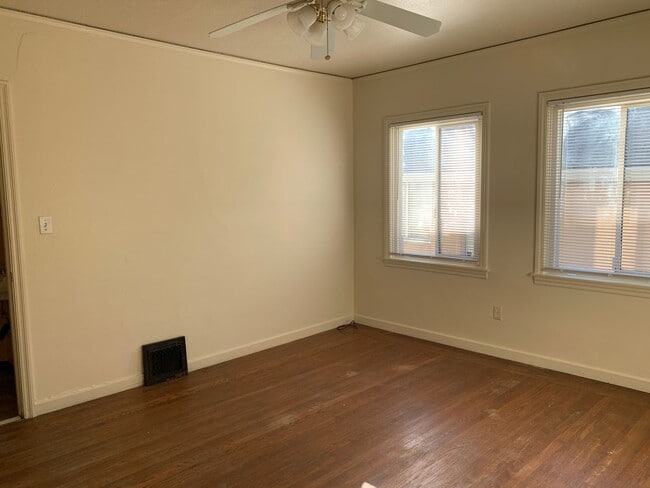 Foto del edificio - 1330 H St