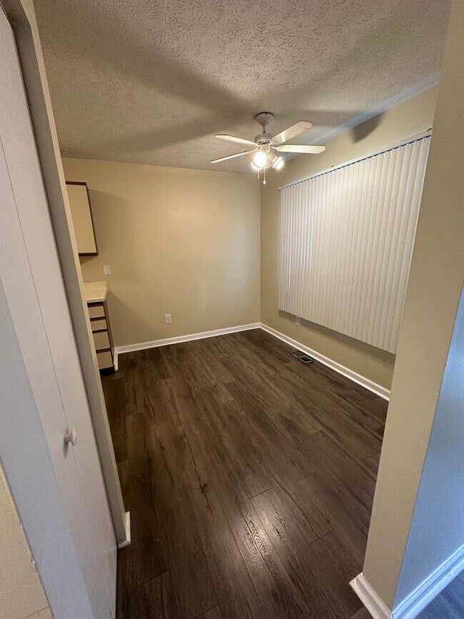 Foto del edificio - Convenient Townhome Close to I81
