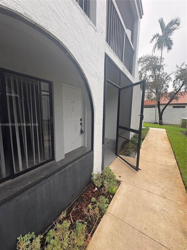 Foto del edificio - 18236 Mediterranean Blvd