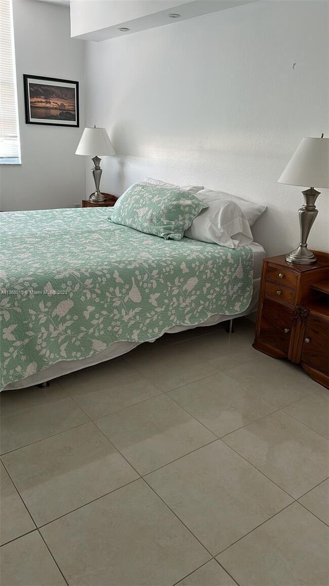 Building Photo - 2 bedroom in Sunny Isles Beach FL 33160