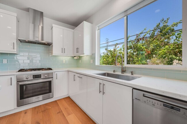 Foto del edificio - 4320 N Eagle Rock Blvd