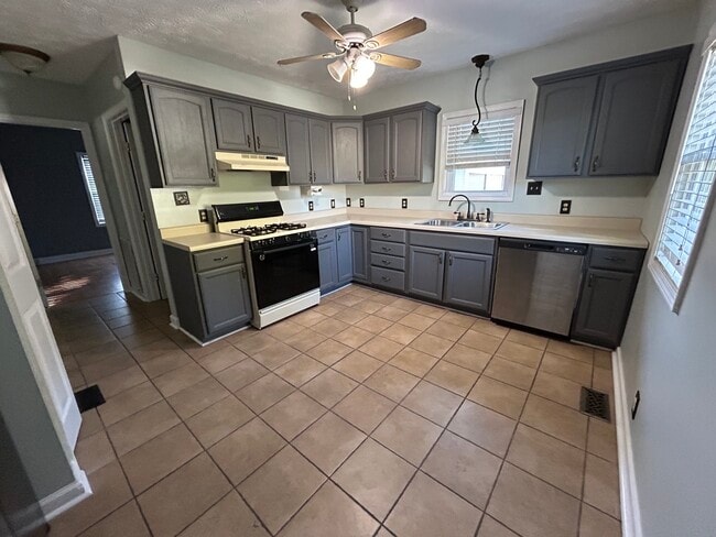 Building Photo - 506 Chestnut St