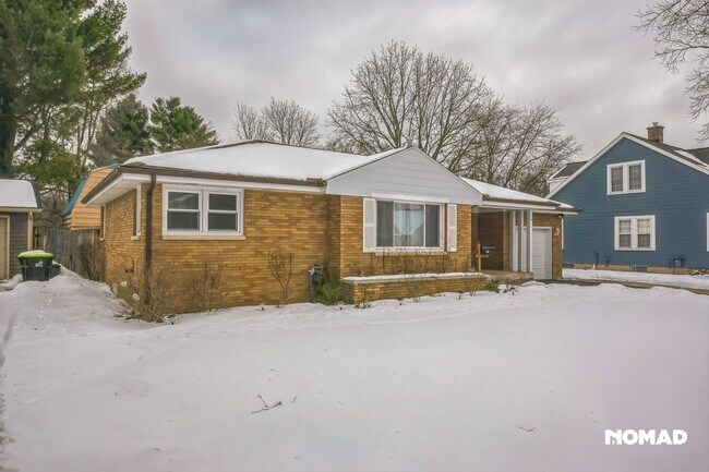 Building Photo - Charming 2BR House in West Branch