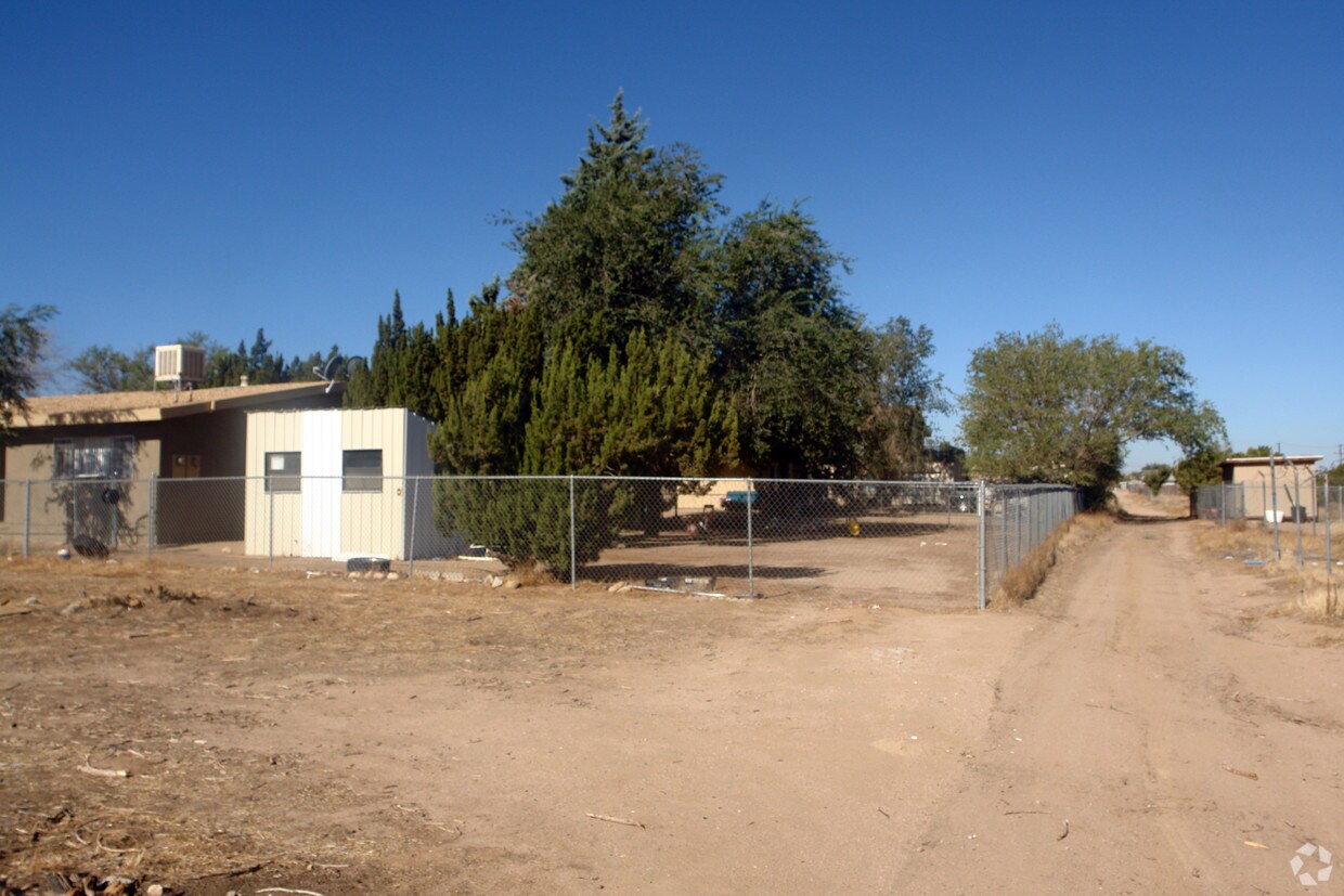 Building Photo - 16004 Orange St