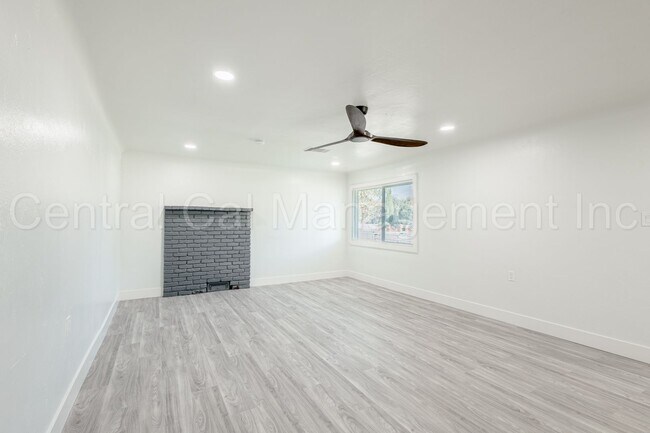 Building Photo - 341 Laurel Ave