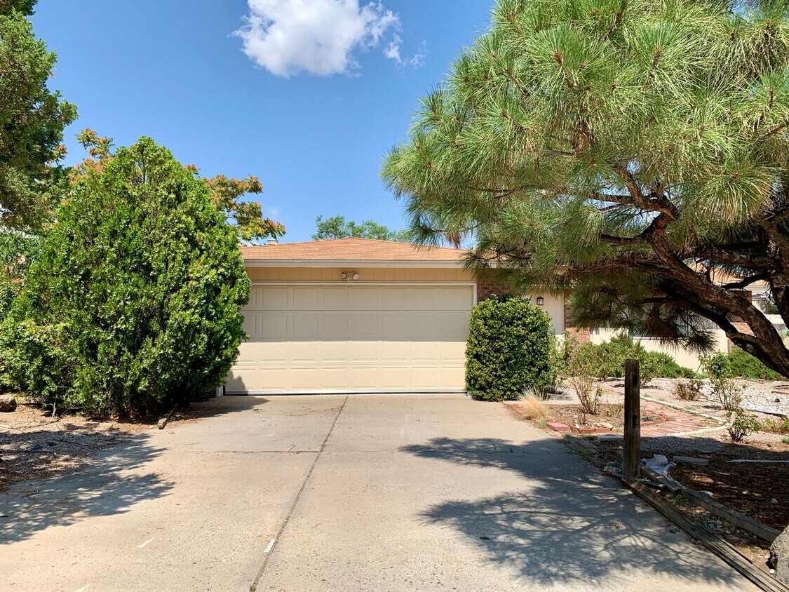 Primary Photo - Appealing 3 Bedroom, 2 Bath Home In The NW...