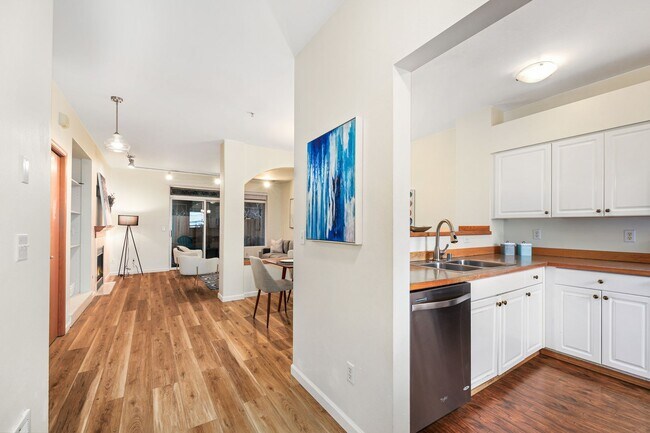 Building Photo - Available Now! Charming 3-Bedroom Home in ...