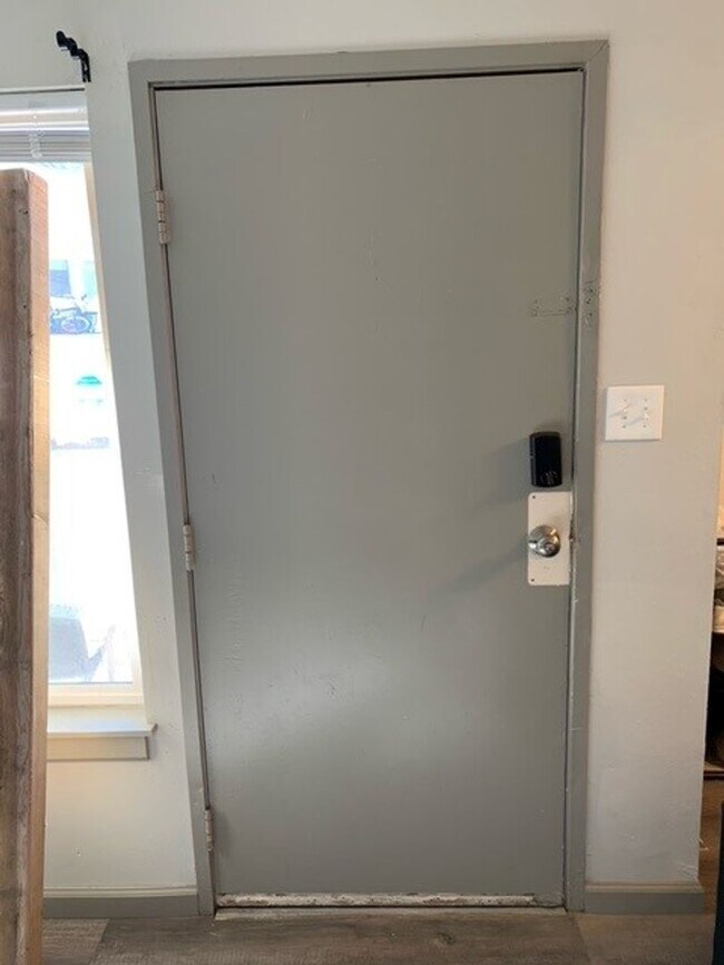 Foto del edificio - 533/535 W 5th St