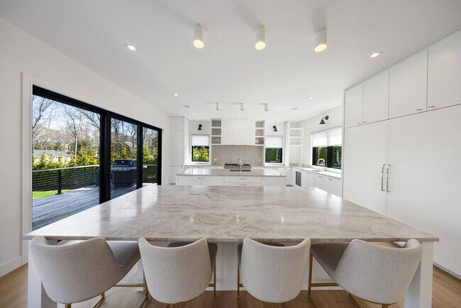 Foto del edificio - 130 Highview Dr