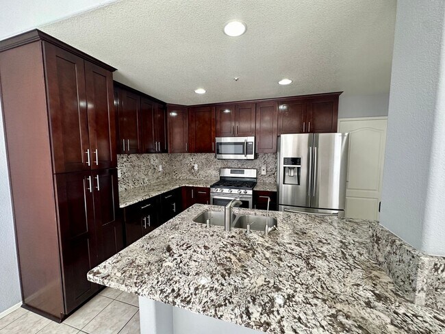 Foto del edificio - ** Coming Soon ** Gated Alturas Home with ...