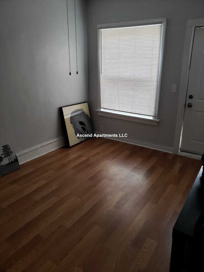 Building Photo - 6124 S King Dr